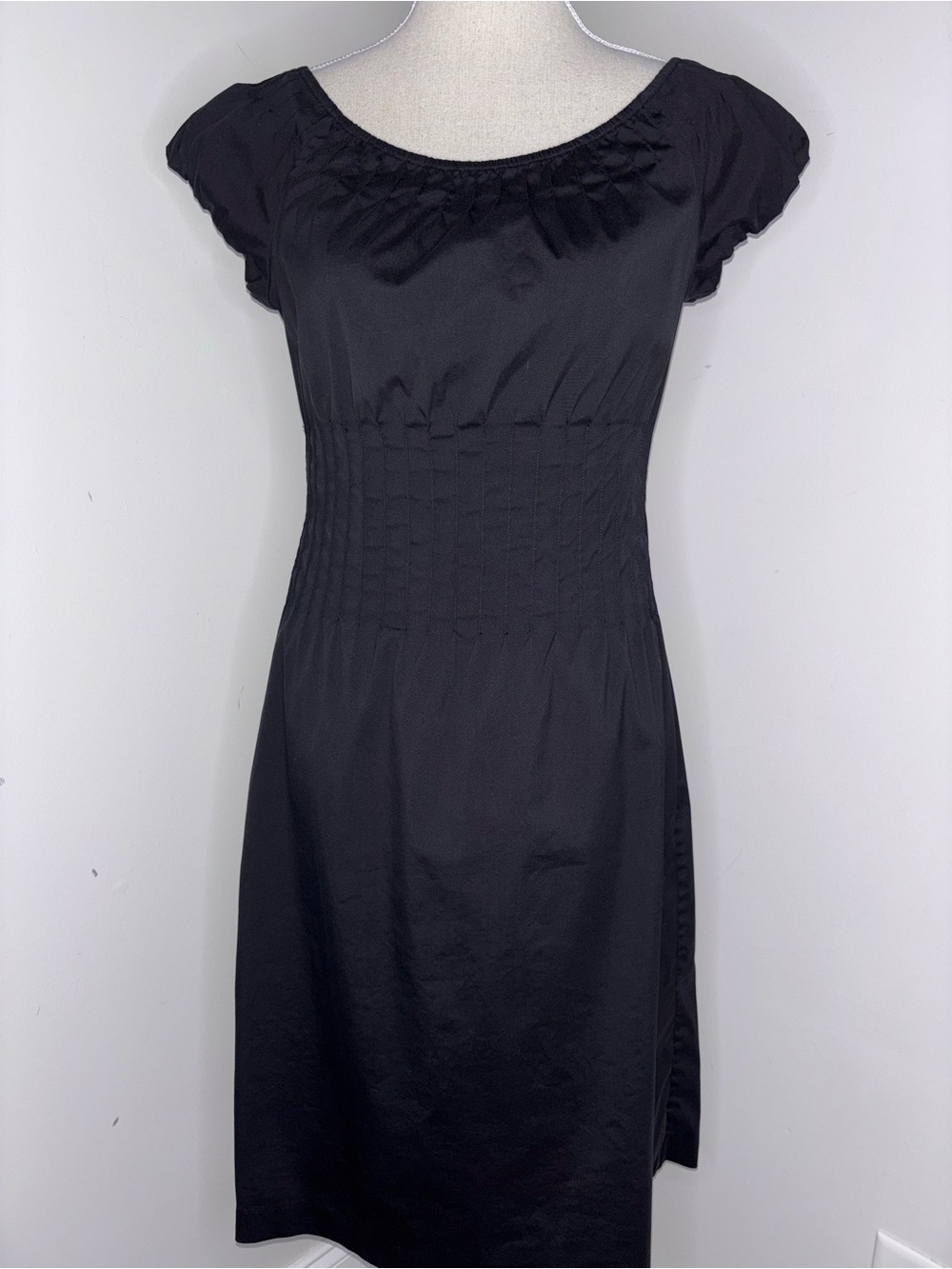 Theory pintuck detail cap sleeve little black dress stretch cotton size 12